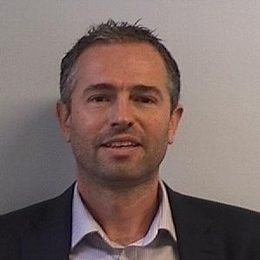 Summit Insights:将英伟达评级由买进下调至持有