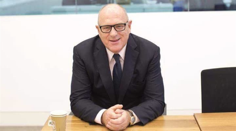 英伟达CFO:预计对中国的出货量将在数据中心业务营收中保持稳定,星际之门(Stargate)数据中心将使用Spectrum - X以太网技术。预计网络部门将在本财年第一季度恢复增长,毛利率将在本财年后期升至约70%。