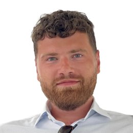 英伟达领跌科技股七巨头 业绩展望影响投资者情绪